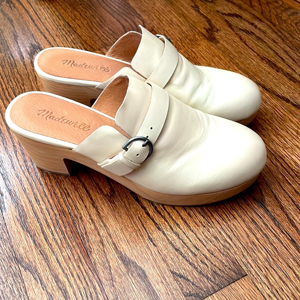 Cream leather buckle clogs